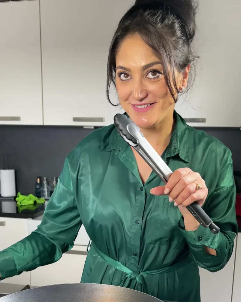 Chef Maryam in haar keuken